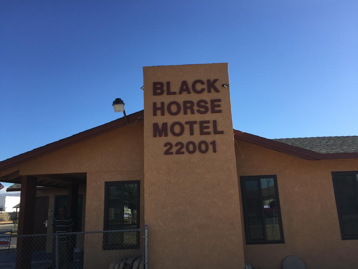 Black Horse Motel แอปเปิลแวลลีย์ ภายนอก รูปภาพ