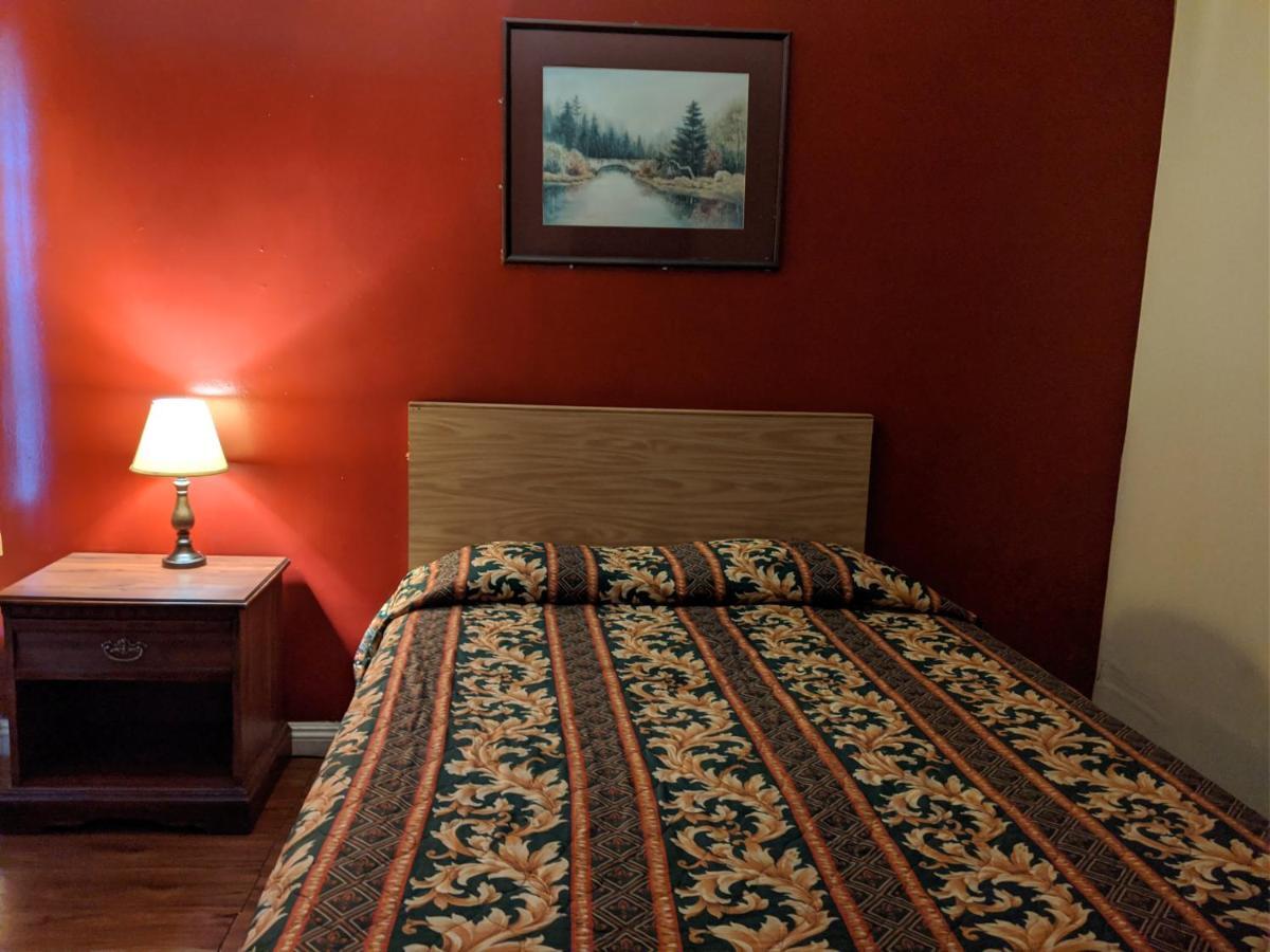 Black Horse Motel แอปเปิลแวลลีย์ ภายนอก รูปภาพ